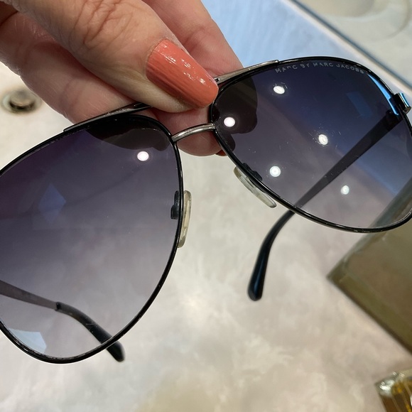 Marc Jacobs Sunglasses Unisex Aviator, Silver and Black, With Case - Picture 8 of 16